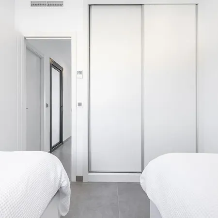 Sunset Waves 1-135 アパート *