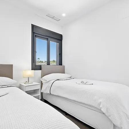 Sunset Waves 1-135 アパート *